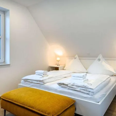 With 2 Bedrooms بيت للعطل *