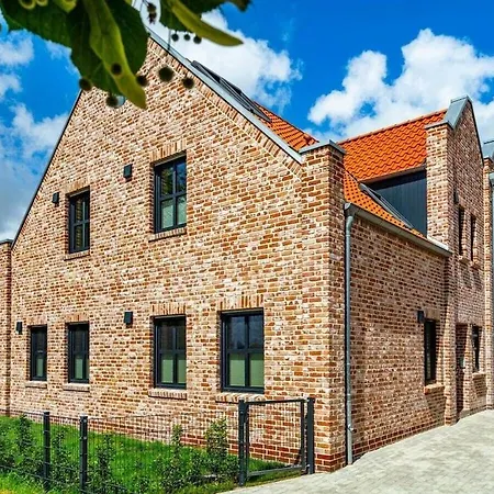 With 2 Bedrooms بيت للعطل غريتسيل