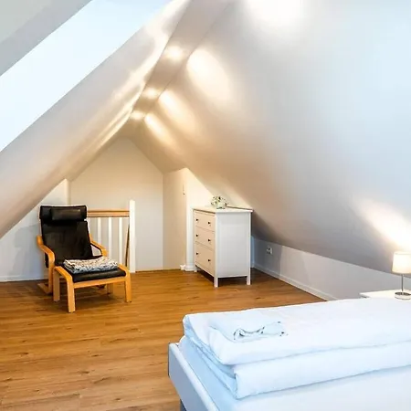 With 2 Bedrooms غريتسيل